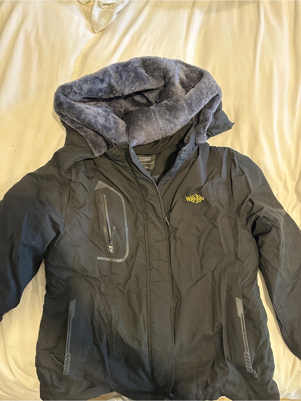 Wantdo Black Hooded Winter Jacket with Plush Lining